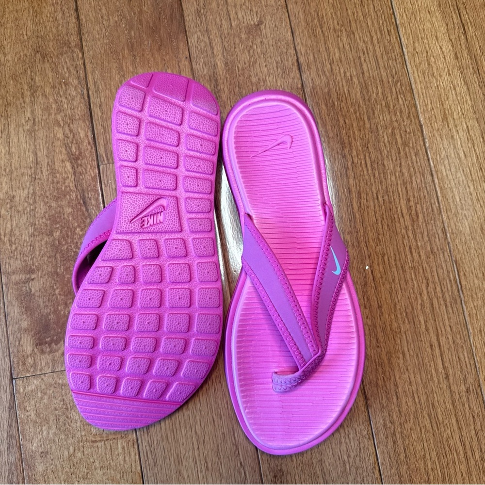 Nike Bright Pink Sandals - Picture 2 of 4